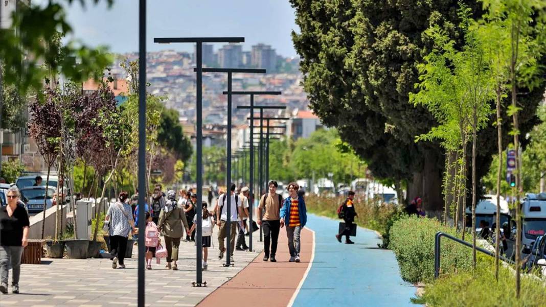 İzmir'de kentin en gözde noktası artık burası! Eski demiryolu hattı artık yaşam hattı 9